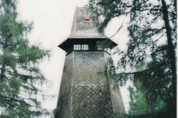 Někdejší rozhledna Hýlačka (525 m n. m.) (© Martina Horová 05/2004)