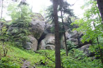 Karlsfried - skalisko na nemž stával hrad (© Pavel Jarý,  18.5.2008)