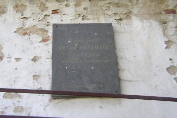 Pietní deska Petra Aksamita (© Jan Šebek, 08/2008)