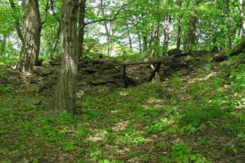 Ježův hrad (© Vojtěch Novák 05/2004)