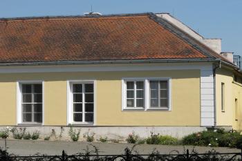 severní "hospodářská" budova (© D Dohňanský, 07/2018)
