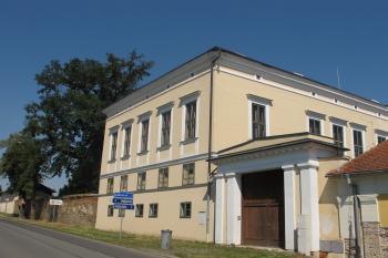 jižní část zámku (© D Dohňanský, 07/2018)