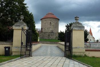 Rotunda při pohledu od znojemského hradu (© Jiří Cukr, 07/2009)