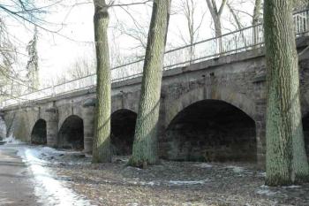 Pohled směrem k náměstí ( © Aleš Marek 03/2006)
