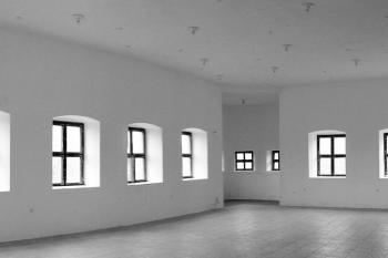 severní sál prvního patra přestavbou zbavený historických detailů ( © Pavel Zany Komárek 15.10. 2004)