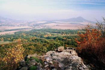 Velemín a Lovoš (© Miroslav Rybáček 2004)