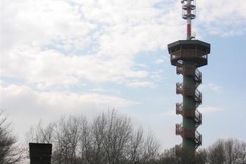 Nová rozhledna na Sokolím vrchu (© Jiří Čížek, 04/2004)