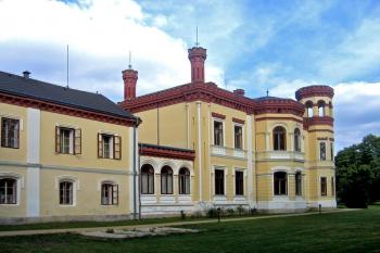 Zámek Mostov ( © Pavel Vítek 09/2012)