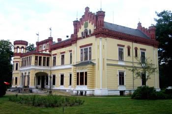 Zámek Mostov ( © Pavel Vítek 09/2012)