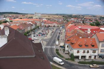 Náměstí z věže kostela ( © Jiří Čížek 07/2004)