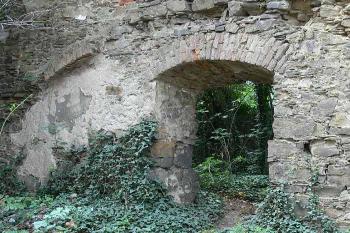 Hlavní vchod v západním průčelí, pohled z interiéru ( © Petr Turyna 09/2006)