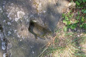 ve skalisku pod věží je několik nádherných záseků po trámoví ( © Ivo Rozehnal 08/2015)