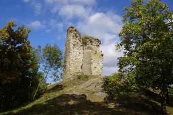 Otaslavice-zřícenina gotické věže (© Zuzana Holasová, 10/2009)