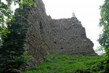 Zřícenina hradu Pajrek (© aleshwarrior, 07/2012)