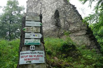 Zřícenina hradu Pajrek (© aleshwarrior, 07/2012)