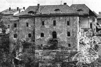 Templ před obnovou ( © archiv Památkového ústavu středních Čech (in Památky středních Čech 1995/9-1))