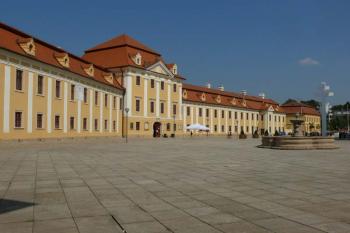 Budovy bývalého kláštera, dnes Stojanovo gymnázium (© Jiří Cukr, 08/2015)