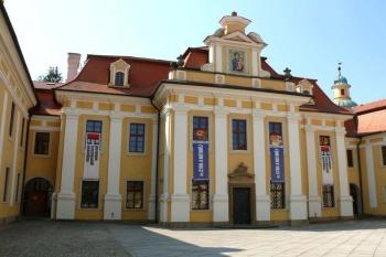 Budovy bývalého kláštera, dnes Stojanovo gymnázium (© Jiří Cukr, 08/2015)