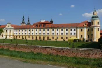 Celkový pohled od jihozápadu (© Jiří Cukr, 08/2015)