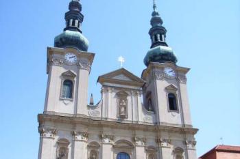 Průčelí baziliky (© Marian Repáš 08/2006)