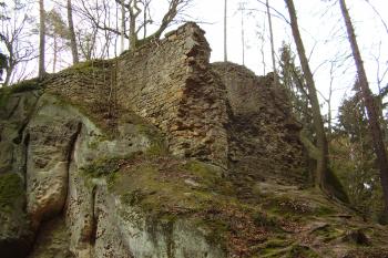 hrad z údolí (© Rodochrozit, 04/2007)
