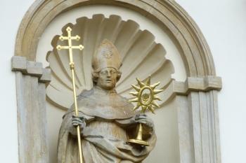 socha na Bazilice Navštívení Panny Marie (Svatý Kopeček) (© František Kinař, 08/2014)