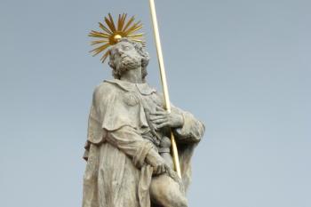 socha na Bazilice Navštívení Panny Marie (Svatý Kopeček) (© František Kinař, 08/2014)