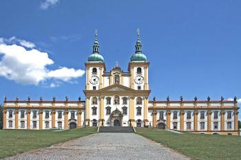 Průčelí baziliky ( © Luděk Pitter 08/2005)