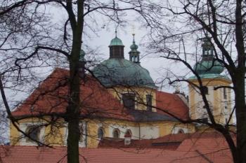 Sv.Kopeček - Zadní pohled na baziliku na Sv.Kopečku (© Ivo Rozehnal, 02/2007)