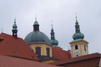 Sv.Kopeček - Pod těmito střechami kázal i papež Jan Pavel II. (© Ivo Rozehnal, 02/2007)