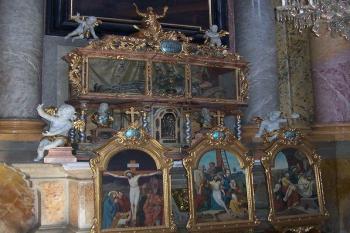 Bazilika na Sv.Kopečku - Ostatky sv. Liberáta věnované r. 1750 papežem Benediktem XIV. (© Ivo Rozehnal, 03/2007)