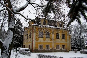zimní pohled na zámek (© Rodochrozit, 02/2013)