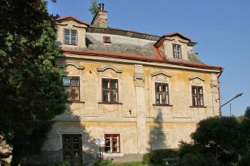 Zapadní průčelí ( © Luděk Pitter 05/2006)