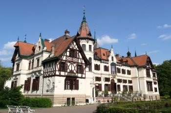 zámek v Lešné od západu ( © Jan P. Štěpánek 09/2008)