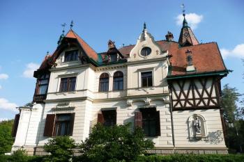 severozápadní průčelí zámku Lešná ( © Jan P. Štěpánek 09/2008)