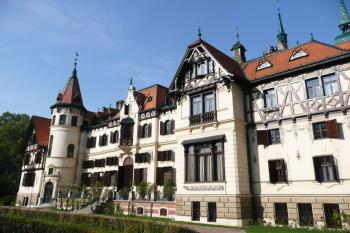 jihozápadní průčelí zámku od jihu ( © Jan P. Štěpánek 09/2008)