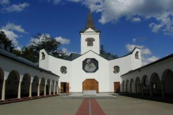 Poutní kostel P. Marie Pomocné u Zlatých hor (© Hana Kubikova 06/2004)