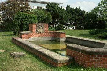 Centrální plošina - původní požární nádrž (© Milan Caha, 06/2007)