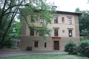 Jižní průčelí ( © Ivan Grisa 06/2011)