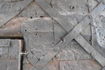 Vrata 3. brány, až sem se dostali Švédové roku 1645, ostatně po nich zůstaly na oplechování stopy, jak se dobývali dovnitř (© Jan Večeřa, 05/2015)