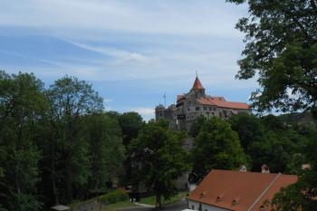 Jádro hradu od vnější bašty u 1. brány (© Jan Večeřa, 05/2015)