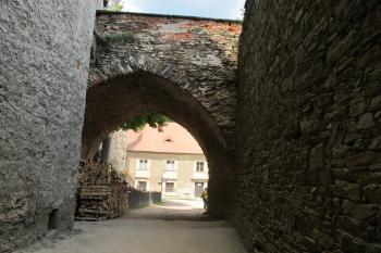 průjezd do 3.nádvoří (© D Dohňanský, 07/2017)