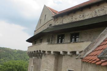 Ochoz na sev.straně hradního paláce ( © Dušan Dohňanský 08/2019)