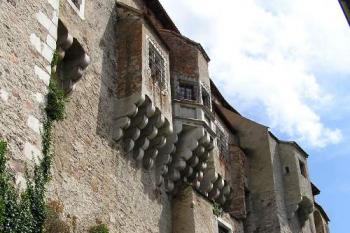 Vnější zeď jádra hradu (© Jan P. Štěpánek 08/2006)
