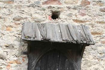 Vrátka v severní hradbě na druhém nádvoří (© Ivan Grisa, 05/2008)
