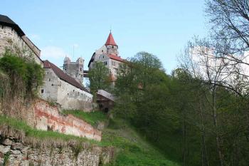 Pohled na hrad z horní části parku (© Ivan Grisa, 05/2008)