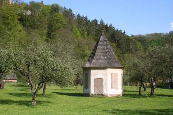 Pavilon v dolní části parku (© Ivan Grisa, 05/2008)