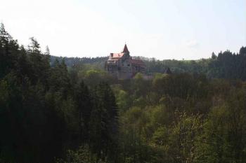 Pohled na hrad ze Švédské cesty (© Ivan Grisa, 05/2008)