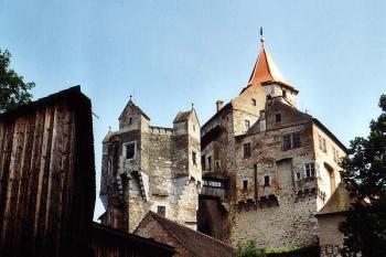 Tradiční pohled na hrad (© Jiří Cukr, 07/2001)