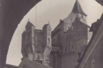 Pernštejn - fotografie z dvacátých let 20.století (soukr.sbírka IvoR) (© anon.)